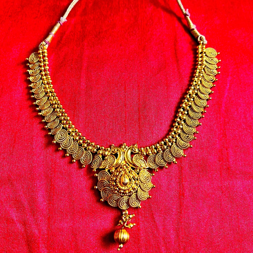 Unused Necklace with earning and box - Picture 1 of 2